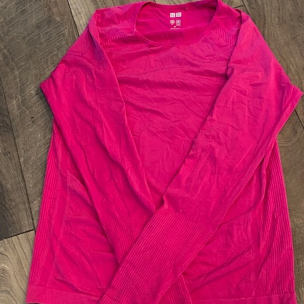 UNIQLO Long Sleeve Athletic Shirt with Thumbholes